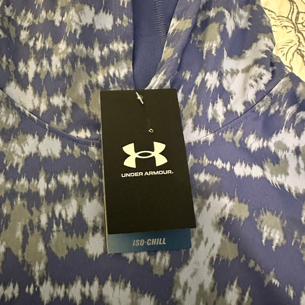 UNDER ARMOUR Ladies size L pullover